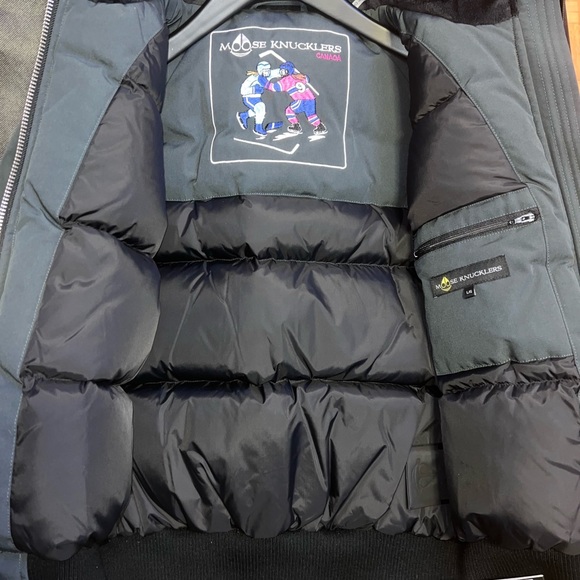 !!NEW!! KIDS UNISEX MOOSE KNUCKLES BOMBER!! - Picture 6 of 9